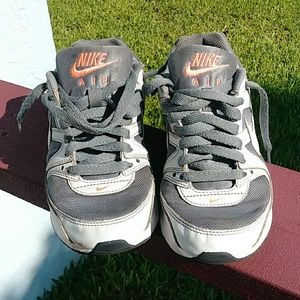 Nike Air Max Command Flex Youth Sneakers.  5Y.